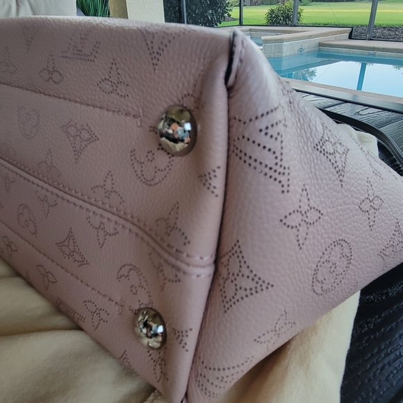 Sold Louis vuitton Monogram PM Pink Mahina Hina Crossbody - Picture 5 of 16